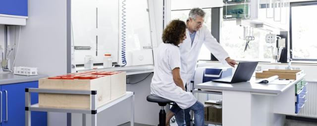 Two researchers in a laboratory looking at a computer screen.